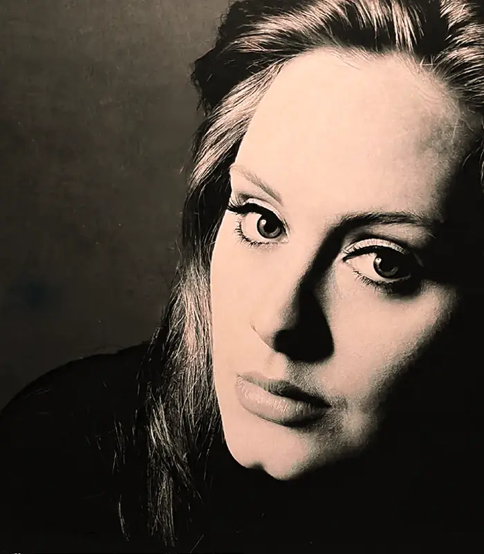 Schwarz-weiße Nahaufnahme von Adele