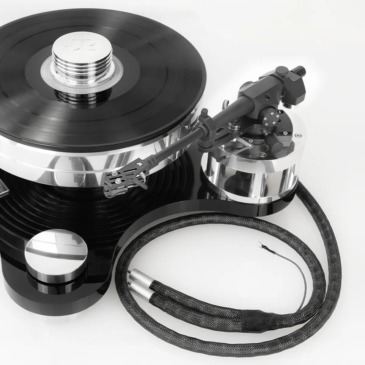 Transrotor turntable fitted with the TRA 9 tonearm and in-akustik AIR tonearm cable