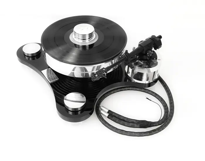 Transrotor turntable fitted with the TRA 9 tonearm and in-akustik AIR tonearm cable