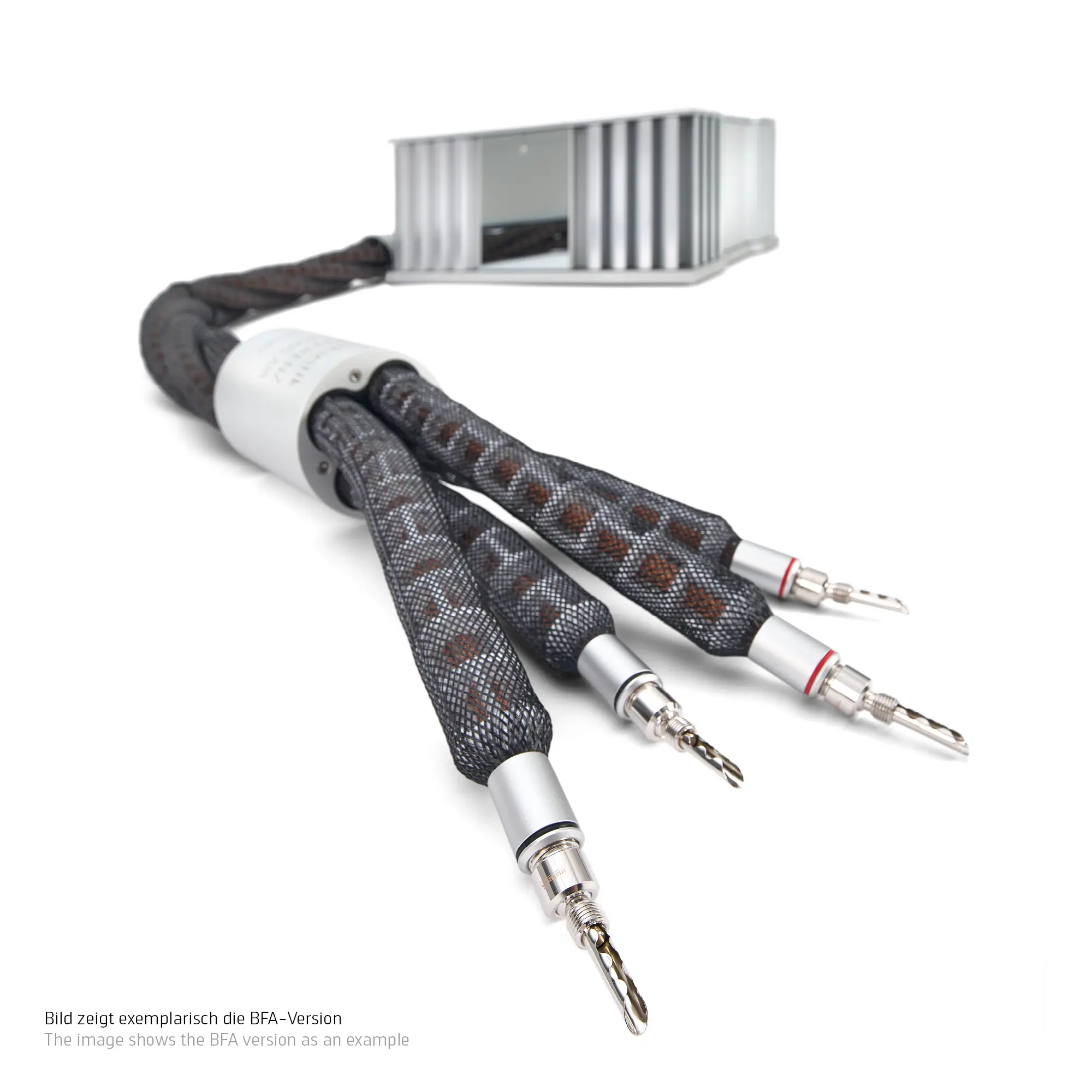 Reference LS-8005 AIR speaker cable connected to an amplifier 