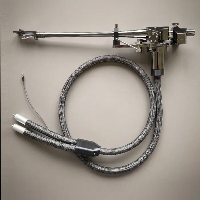 Transrotor TRA 9 tonearm with in-akustik AIR tonearm cable