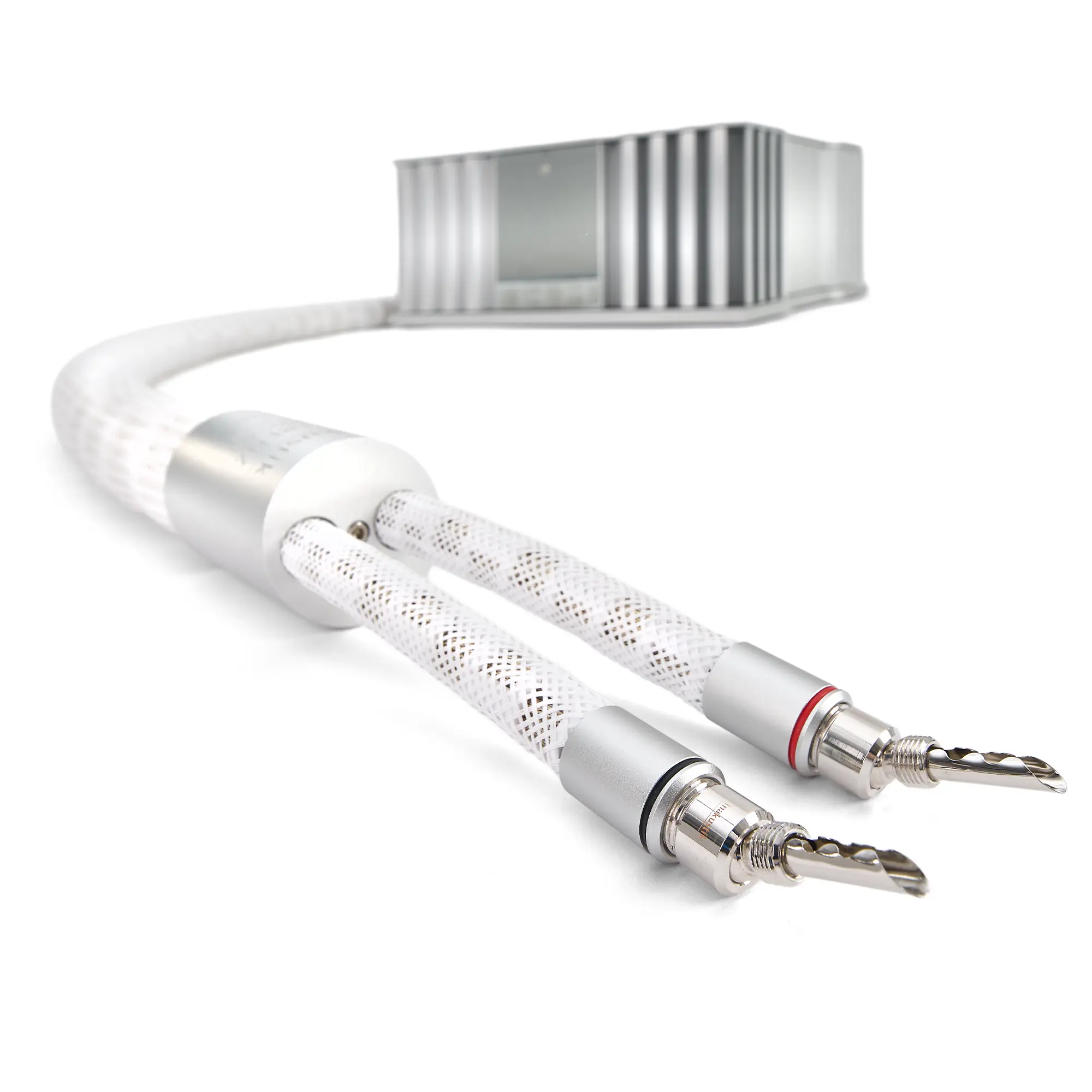 Close-up of the 4005 AIR pure silver speaker cable