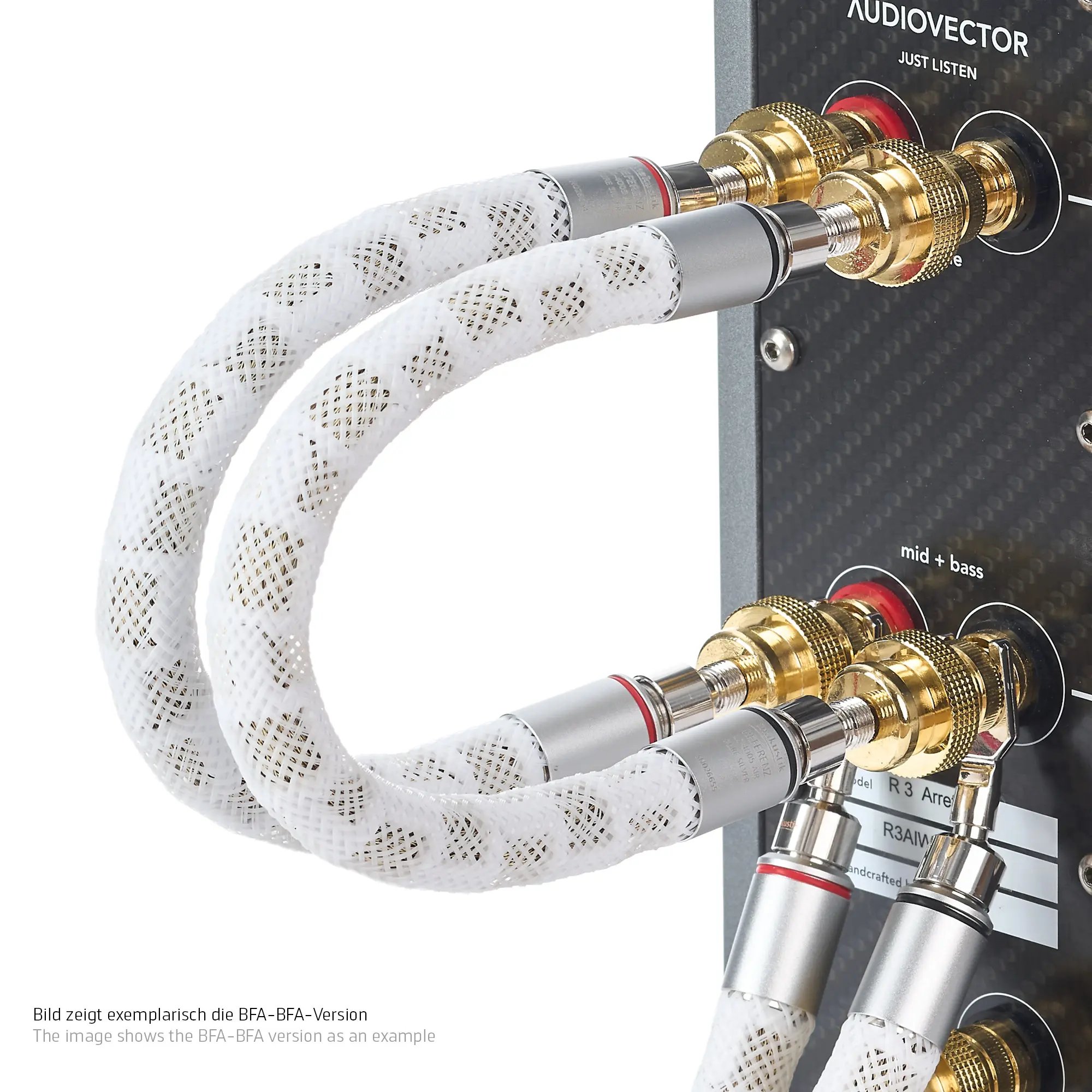 4005 AIR bi-wire speaker cables connected to an amplifier via bridges